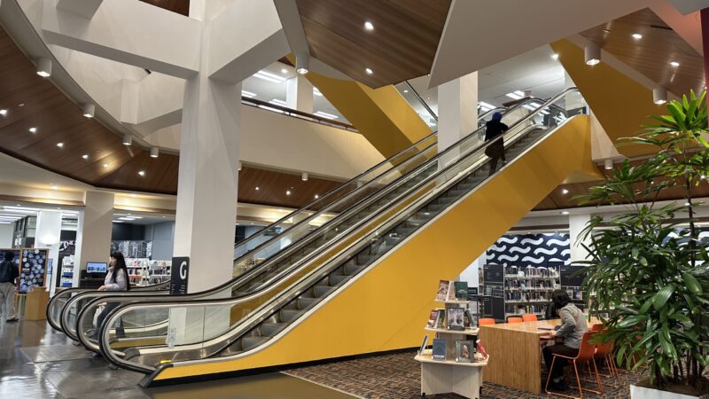 central city library館内