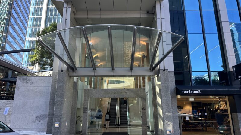 在オークランド日本国総領事館の入り口