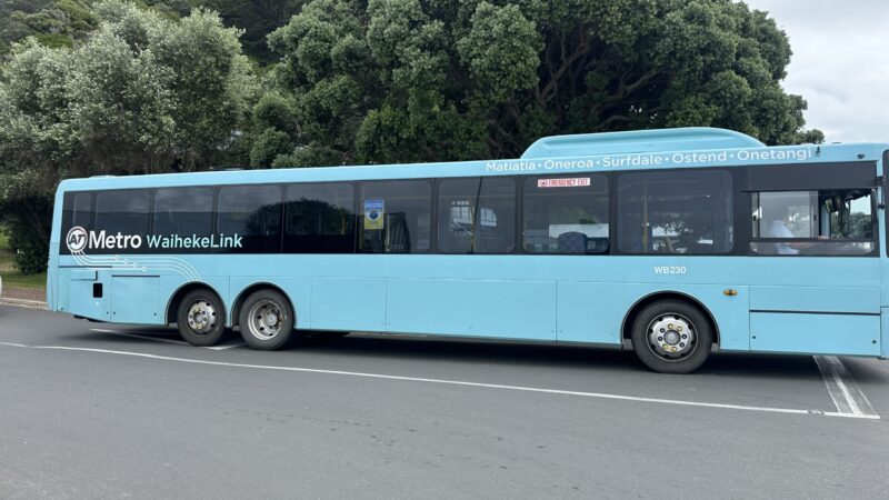 ワイヘキ島ATバスの見た目