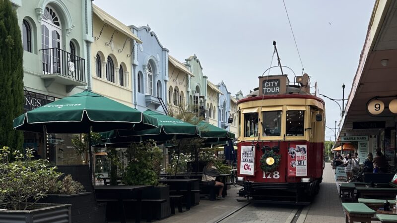 1.ニュー・リージェント・ストリート（New Regent Street）とトラム